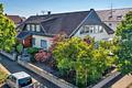 Großzügiges Wohnhaus mit Praxis, flexiblem Nutzungspotenzial und Gartenidylle - Seitenansicht