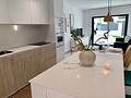 Schöne Villa in einem Golfresort mit privatem Sicherheitsdienst - Kitchen and island
