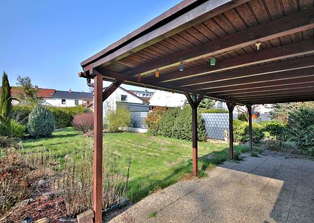 Doppelhaushälfte mit großem Garten & Ausbaupotenzial in begehrter Lage von Hemsbach - Terrasse