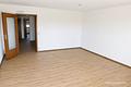 Bezugsfreie 3,5-Zimmer-Wohnung im 4. OG mit Aufzug, großem Balkon und ruhiger Lage in Sackgasse - Wohnzimmer