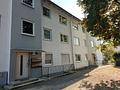 Gepflegte 2-Zimmer-Erdgeschosswohnung mit Terrasse in Traunreut - Hauseingang