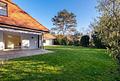 Familiär und vielseitig: Großzügige Villa mit viel Privatsphäre, Garten und Pool - Garten in Südausrichtung