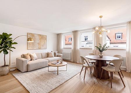 Frisch renovierte 1,5-Zimmer-Wohnung mit TG-Stellplatz in sehr begehrter, isarnaher Lage - Geräumiges Wohn-/Esszimmer (visualisiert)