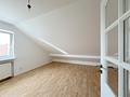 Modernisierte Doppelhaushälfte mit alteingewachsenem Traumgarten - Zimmer DG