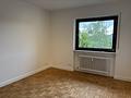 Kernsanierte 3-Zimmerwohnung mit großem Balkon, Blick ins Grüne und Stellplatz - Mögliches Kinderzimmer
