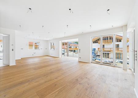 Exklusive Landhaus-Gartenwohnung mit Hobbyraum in Schliersee-Neuhaus mit Bergpanoramablick - Beispiel Wohnbereich
