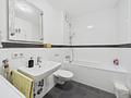 Einziehen ab Herbst – großzügige 4-Zimmer-Wohnung mit großem Balkon in München-Trudering - Badezimmer / Wanne / Waschmaschine