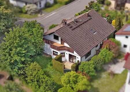 Familienfreundliches Zweifamilienhaus mit Gartenidylle und viel Potenzial in ruhiger Wohnlage - Ansicht von oben