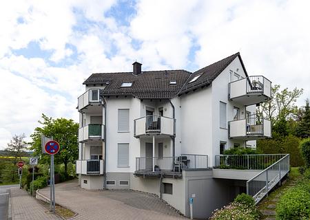 Kl. Wohnung mit Loggia mit TGP sowie 1 PKW Abstellplatz in schönem gepflegten Haus als Kapitalanlage - Ansicht Haus