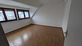 Helle 2,5-Zimmer-Dachgeschosswohnung mit Garage – modernisiert & sofort bezugsfrei - Wohnzimmer