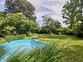 Vermietetes Wohnhaus mit Nießbrauch im Villenviertel Planeggs - Gartenansicht mit Pool