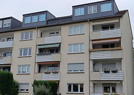 Kapitalanlage: Moderne 4-Zimmer-Dachgeschosswohnung mit Stellplatz in Monheim-Baumberg - Außenansicht