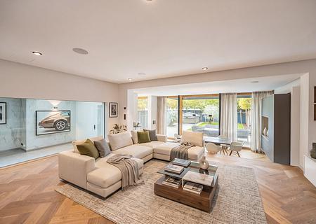 Top-Villenlage Herzogpark: Stylisches Design-Domizil mit Sauna, Whirlpool und Highend-Haustechnik - Stimmiges Interiordesign (virtuell möbliert) 