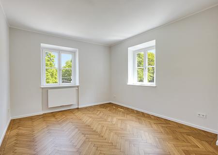 Altbau-Charme am idyllischen Schlosskanal: Lichterfüllte, perfekt geschnittene 3-Zimmer-Wohnung - Stilvoll wohnen mit Charme