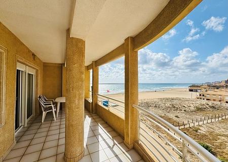 Appartement mit 4 Schlafzimmern und 2 Bädern in 1. Strandlinie