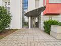 Einziehen ab Herbst – großzügige 4-Zimmer-Wohnung mit großem Balkon in München-Trudering - Hauseingang