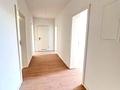 Gut vermietete 3-Zimmer-City-Wohnung mit Pkw-Stellplatz in stilvollem, kernsaniertem Altbau - Flur