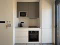 Neuwertige Penthouse-Wohnung mit 2 Schlafzimmern, 2 Bädern, Dachterrasse und Tiefgaragenstellplatz nur 700 m vom Strand