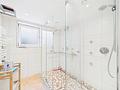 Tegernsee-Flair mit Wallbergblick: Sanierte 3-Zimmer-Wohnung mit großem Sonnenbalkon - Wellnessbereich