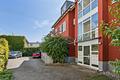 ++ Wohnen auf zwei Ebenen: Moderne 3-Zimmer-Maisonette mit Balkon ++ - Außenansicht mit Stellplatz