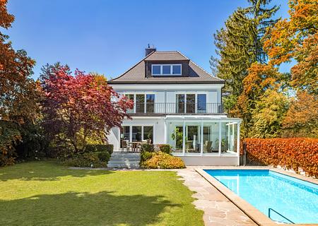 Großzügiges Familiendomizil mit Spa-Bereich, Traumgarten und Pool in Villenlage - Paradies mit Pool 