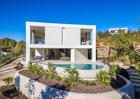 Luxusvilla mit 3 Schlafzimmern, 3 Bädern, Gäste-WC und Privatpool im exklusiven Las Colinas Golf Resort