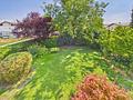 Grünes Familienidyll mit Bergblick – sofort bezugsfreie Doppelhaushälfte auf 578 m² Grundstück - Gartenansicht