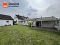 Fernab des Trubels - Entwicklungspotenzial und klare Perspektive für Mieter - DHH mit Bungalow-Anbau