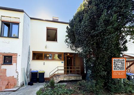 RESERVIERT! Sanierungsbedürftiges Reihenhaus mit viel Potenzial in toller Lage - Hausansicht