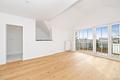 Lichtdurchflutetes 2-Zimmer-Wohnidyll mit Flair in Allach-Untermenzing! - Wohnzimmer mit Balkon