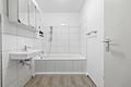 Frei für Ihre Pläne! Helle 2-Zimmer Wohnung mit Loggia - Badezimmer
