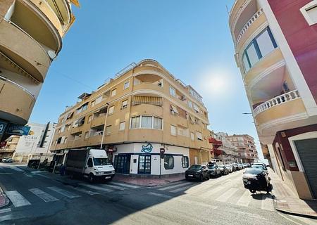Appartement mit 2 Schlafzimmern und 1 Bad im Zentrum von La Mata nur 100 m vom Strand entfernt