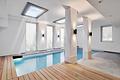 Privater Indoor-Pool & Garten: Exklusive 5-Zimmer-Maisonette mit Haus-im-Haus-Charakter - Indoor-Pool mit Gegenstrom