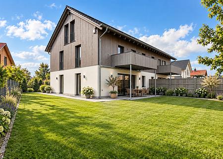 zum Erstbezug im Winter 26: moderne Doppelhaushälfte - ökologisch, energieeffizient, schlüsselfertig - Gartenansicht