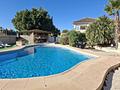 Villa mit Gästehaus, Privatpool und fantastischem Meerblick