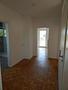Frisch renovierte 3-Zimmer-Wohnung mit Balkon, Loggia & saniertem Bad im gepflegten Zweifamilienhaus - Flur Bild 2