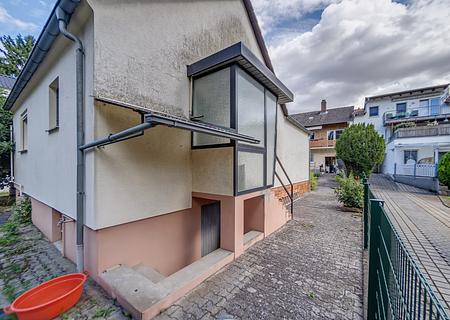 Gemütlicher Bungalow mit perfekter Aufteilung und großem Garten - Hauseingang