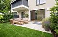 OPEN HOUSE-Besichtigung: Freitag, 28.August | 18-19 Uhr:Großzügige 3-Zi.-Gartenwohnung mit Hobbyraum - Terrasse
