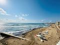 Renovierungsbedürftiges Appartement mit 2 Schlafzimmern und 1 Bad in erster Linie am Strand