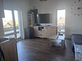 Gepflegtes 1-Zimmer-Penthouse Apartement mit großem Balkon in Rosenheim - Anfragen nur per Mail - Gemütlicher Wohnbereich