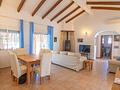 Sehr schöne Landhaus-Villa mit 3 Schlafzimmern, 2 Bädern, Dachterrasse und Privatpool