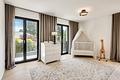 Bezugsfertiger Neubau: Luxuriöse Highend-Villa mit kosmopolitischem Flair und Pool - Familiendomizil mit bis zu drei Kinderzimmer