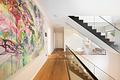Moderne Architektenvilla mit exklusivem Interior-Konzept, Lift, Spa-Lounge, Home-Gym und Outdoorpool - Transparentes Treppenhaus
