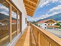 Schliersee-Neuhaus: Exklusive 3-Zimmer Landhaus-Wohnung im Obergeschoss mit Bergpanoramablick - Ausblick vom Balkon