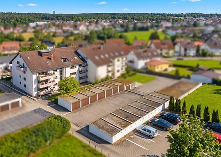 Vermietete 2-Zimmer-Wohnung mit Balkon & Garage – attraktive Kapitalanlage in Schömberg - Garagen und Stellplätze