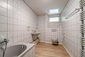 Wohnen mit Charakter: Maisonette-Wohnung in ausgebauter Scheune am Waldrand mit Sonnenterrasse - Badezimmer