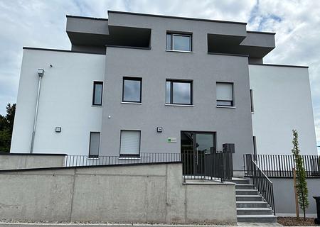 HEGERICH: Wohnträume werden wahr – Stilvolle Neubauwohnung mit sonnigem Balkon - Außenansicht