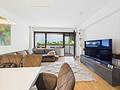 freie, gut geschnittene 3 Zimmerwohnung mit 2 Balkonen in Toplage in München-Alt-Solln - Wohnzimmer