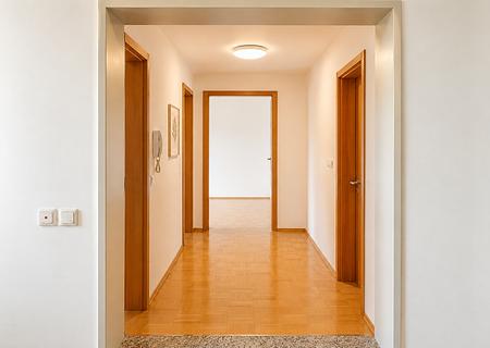 Obersendling – gepflegte 2-Zimmer-Wohnung und Tiefgaragenstellplatz - Flur_ Emotionsbild