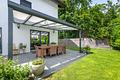 Modernes Einfamilienhaus mit Wärmepumpe, vier Schlafzimmern und sonnigem Garten - Ost-Terrasse mit Pergola